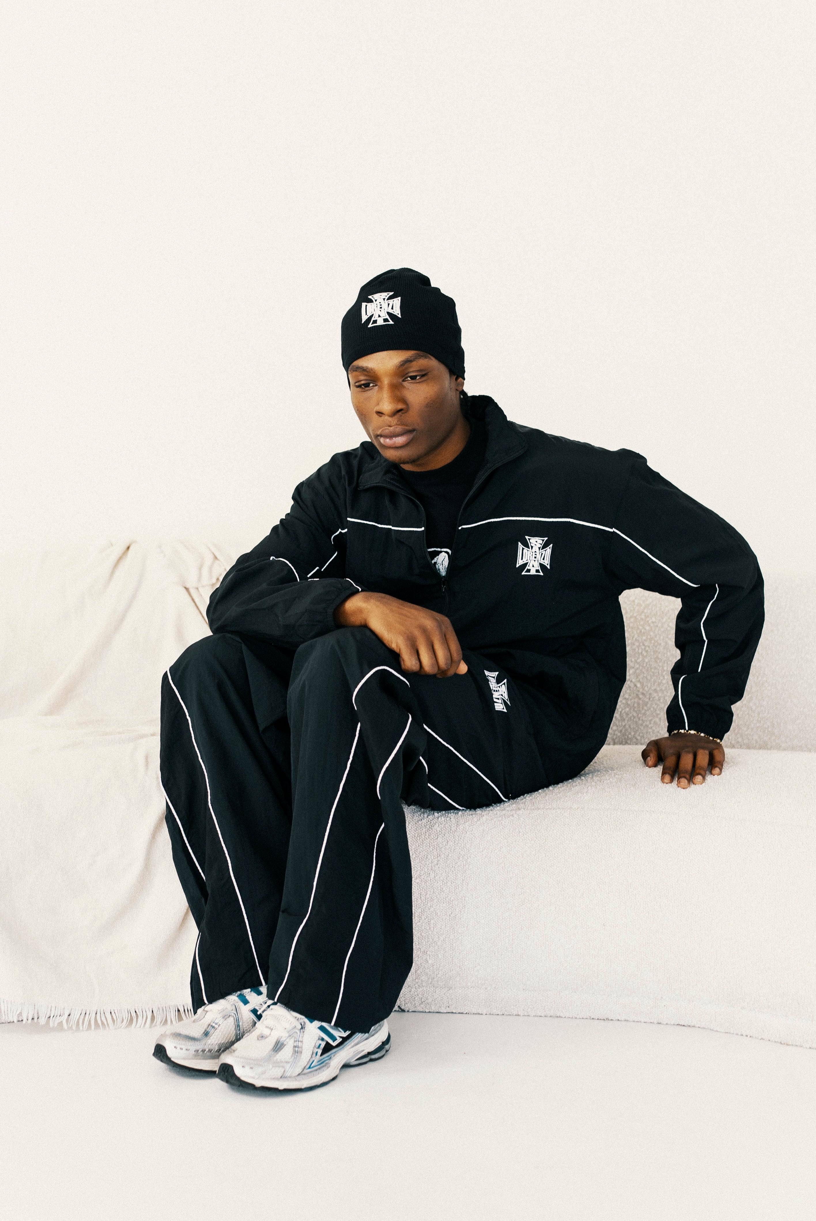 TRACK PANTS [BLACK]