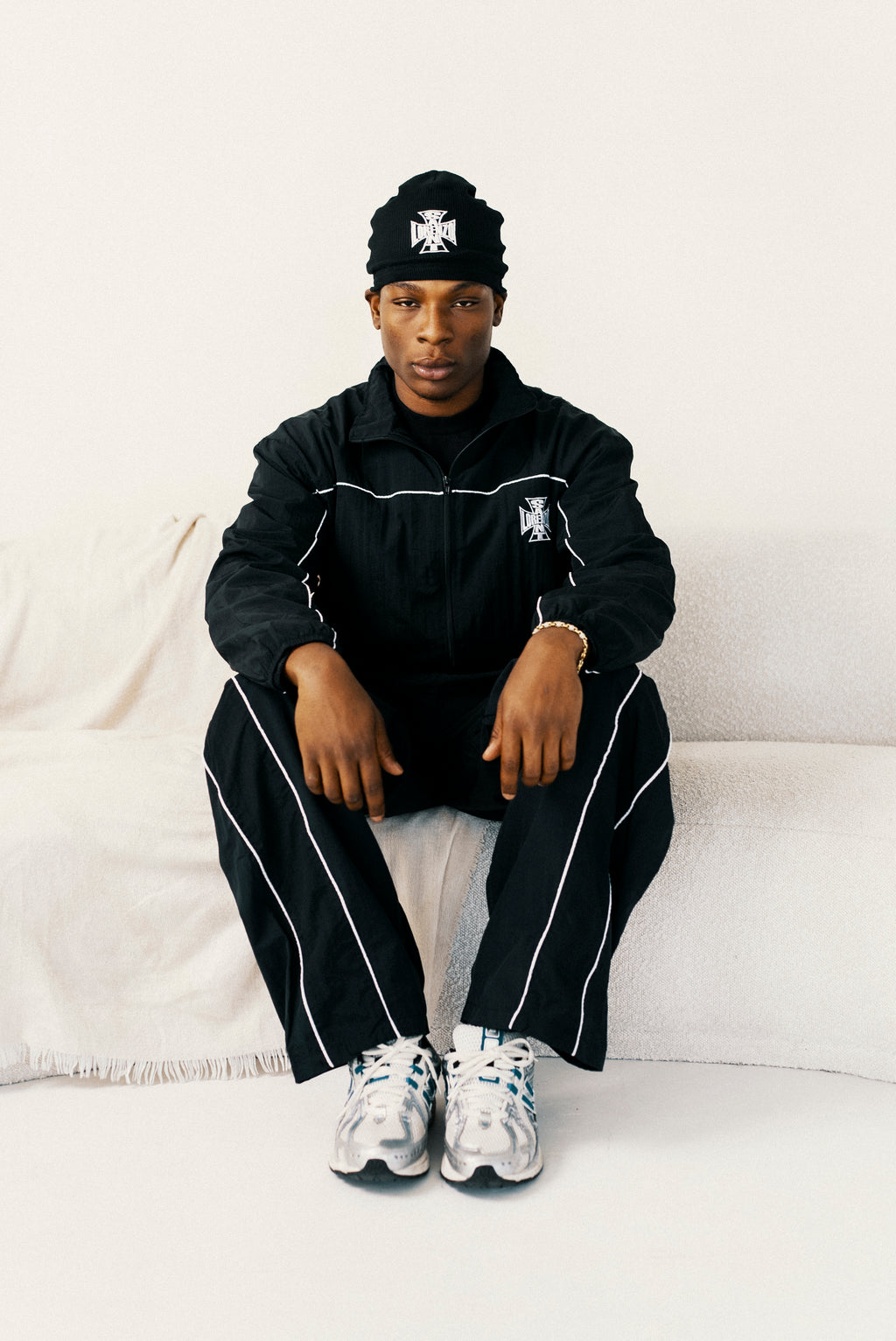 TRACK PANTS [BLACK]